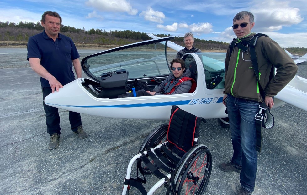Også rullestolbrukere kan lære seg å fly seilfly. Tirsdag 18. oktober blir det informasjon om muligheter på Paraidrettssenteret i Trøndelag. Og du får også se et seilfly på nært hold.