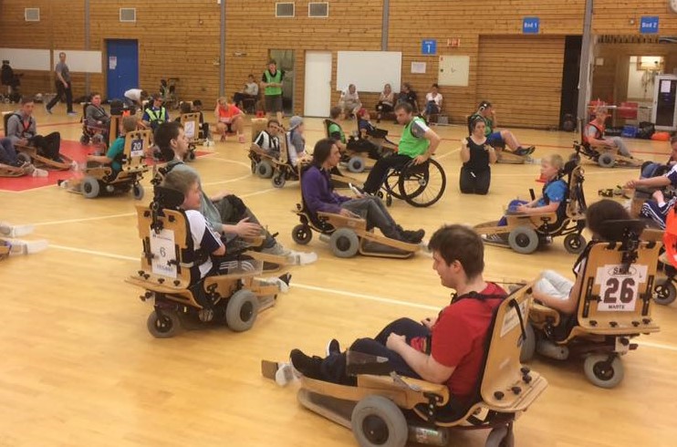 26. oktober kan du teste ut den fartsfylte idretten El-innebandy i Elverum. (Foto: Norges Bandyforbund)